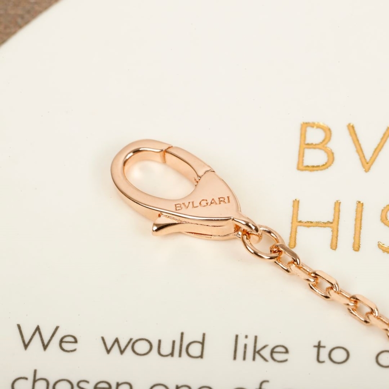 Bv1g*ai necklaces